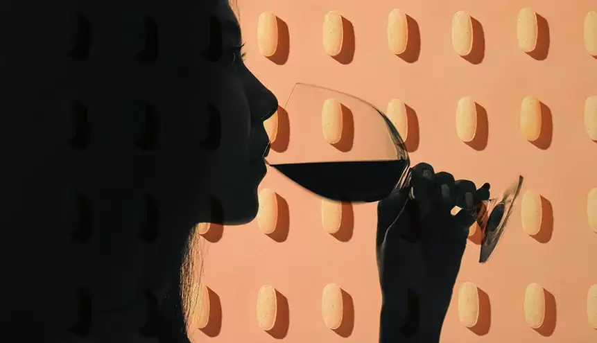 Bere alcol e assumere antibiotici allo stesso tempo