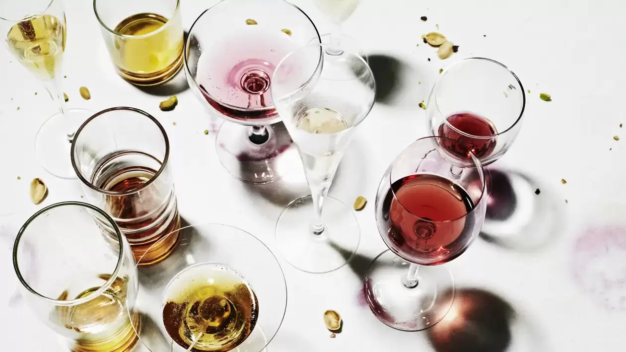 Perché non dovresti bere alcolici mentre prendi antibiotici