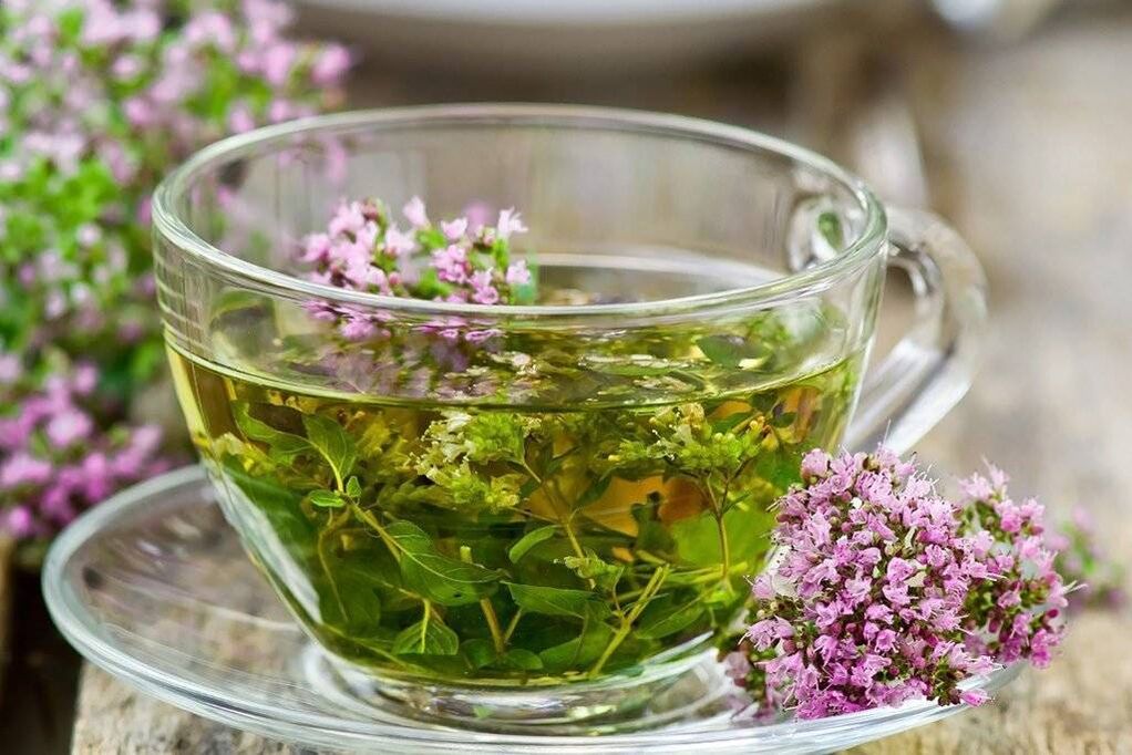 Tè alla centaurea per le donne per evitare l'alcol
