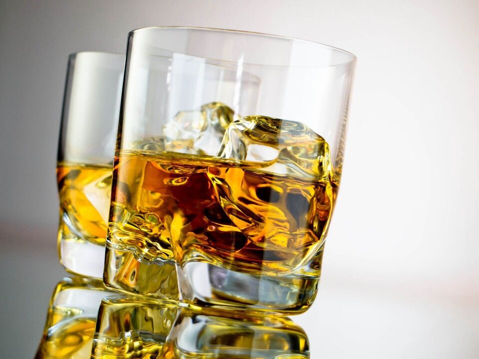 Alcol, che provoca dipendenza fisica e psicologica nelle donne